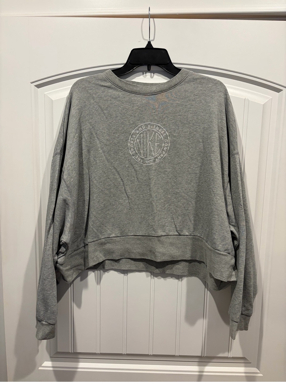 Nike Women’s Heather Gray Cropped Crew Oversized Sweatshirt with Logo